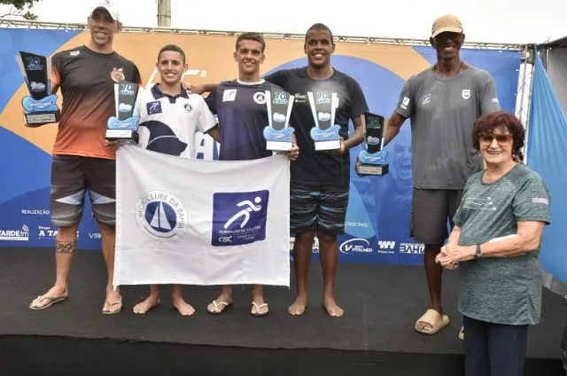 Pódio masculino na Travessia Mar Grande-Salvador