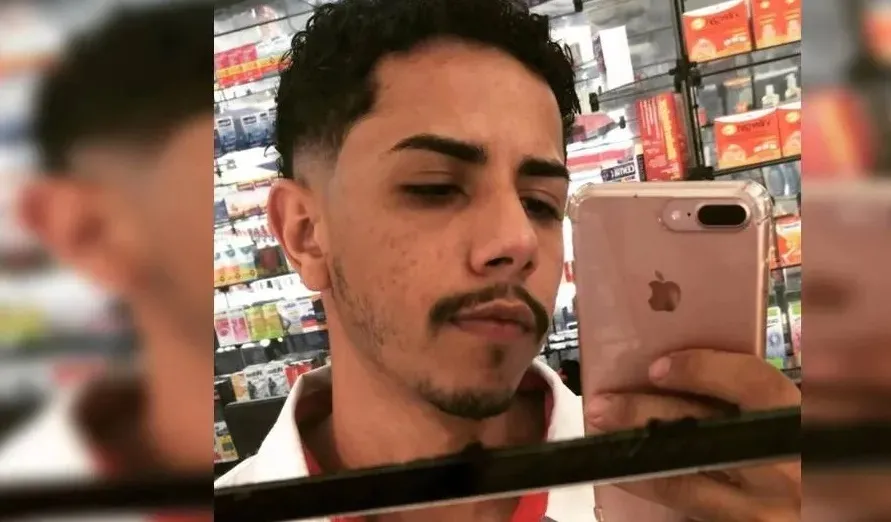 Matheus trabalhava em uma farmárcia