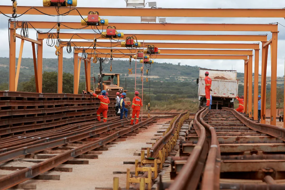 Obras da Ferrovia de Integração Oeste-Leste