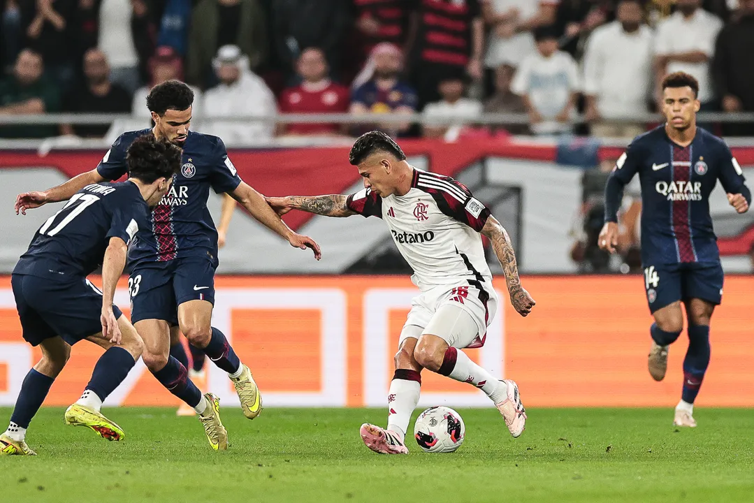 Carrascal em lance contra o PSG na final do Intercontinental