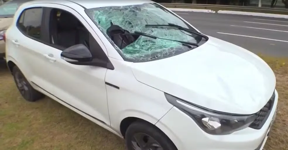 O veículo envolvido foi removido e levado para o pátio