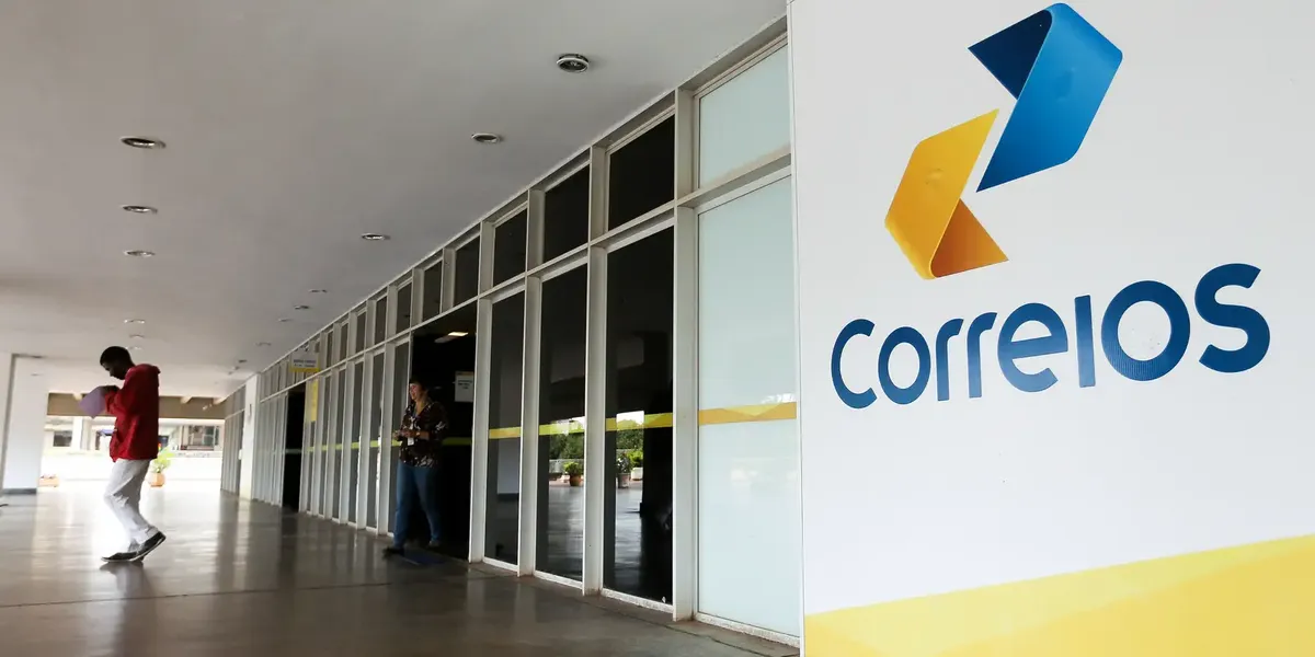 Trabalhadores cobram reposição salarial e manutenção de benefícios