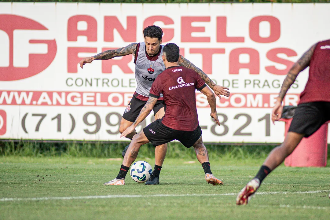 Kike Saverio no treino do Vitória