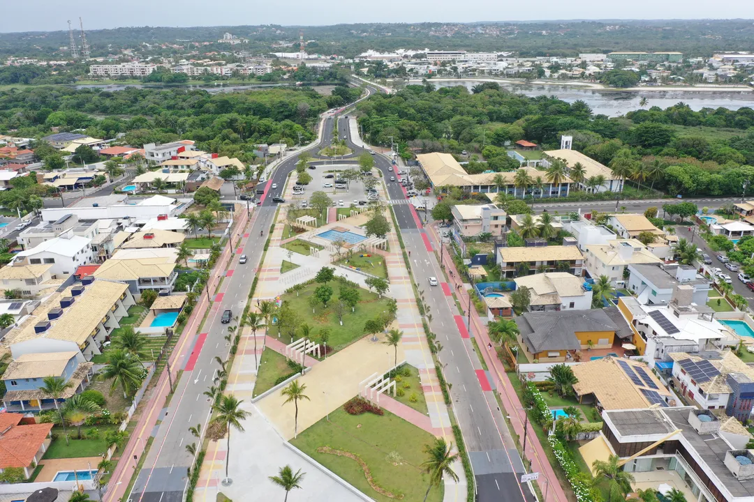 A estimativa é baseada em critérios técnicos amplamente utilizados no planejamento urbano e turístico