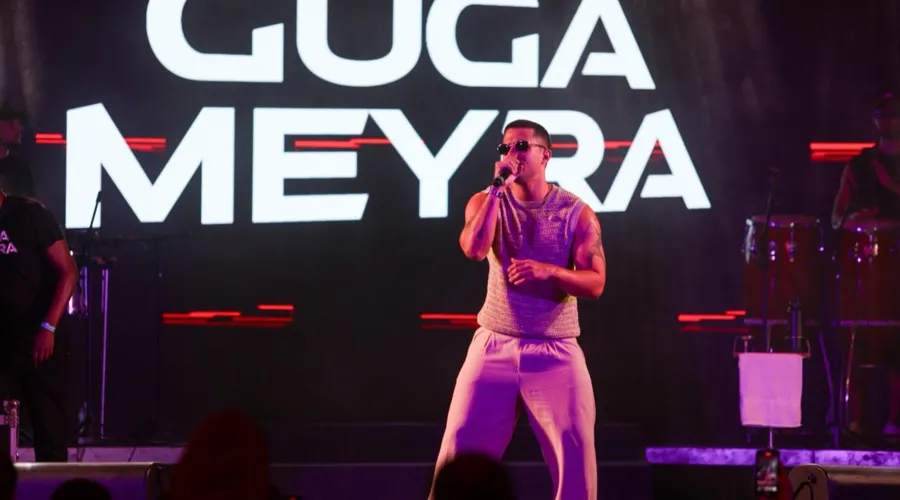 Cantor Guga Meyra na Arena A TARDE