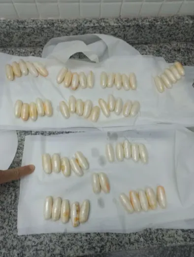 Homem é preso por ingerir 80 cápsulas de cocaína e tentar embarcar em voo