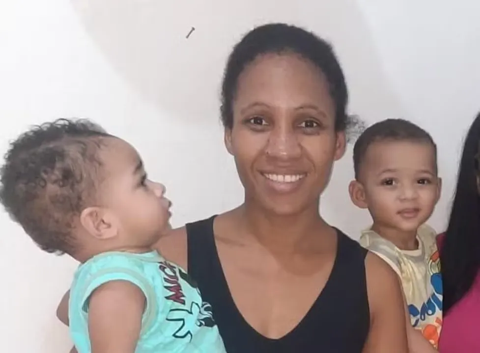 Isabele Gomes de Macedo e filhos