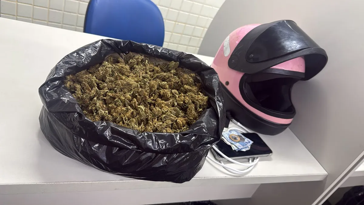 Suspeito foi detido com um quilo de maconha