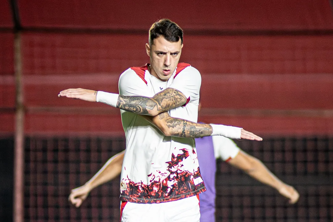 Renzo López, centroavante uruguaio do Vitória