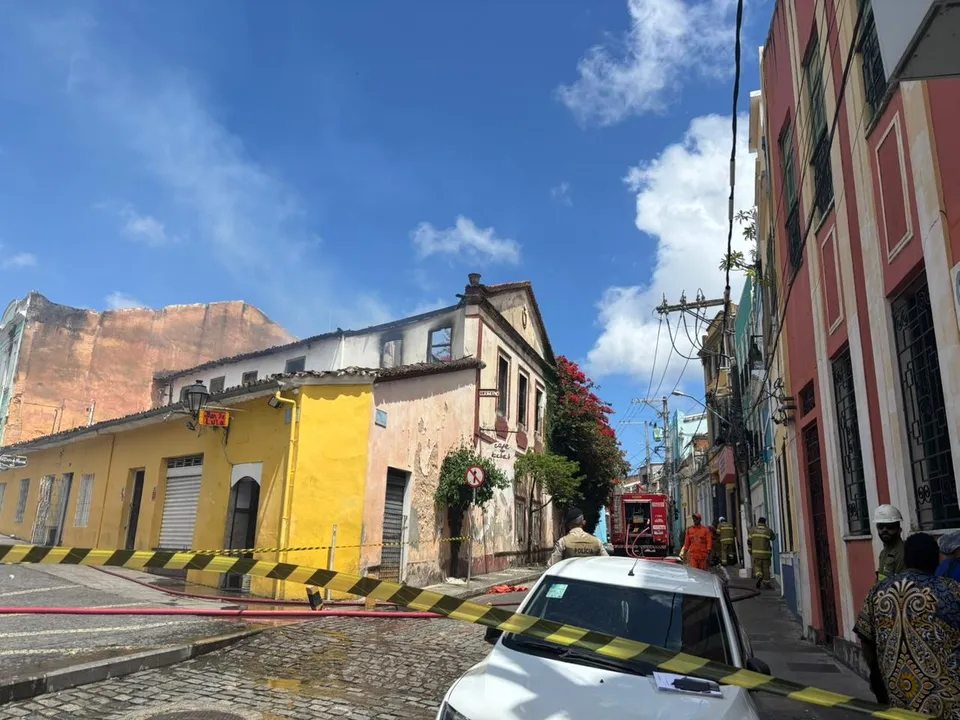 Imagem ilustrativa da imagem Incêndio atinge hostel no Santo Antônio Além do Carmo