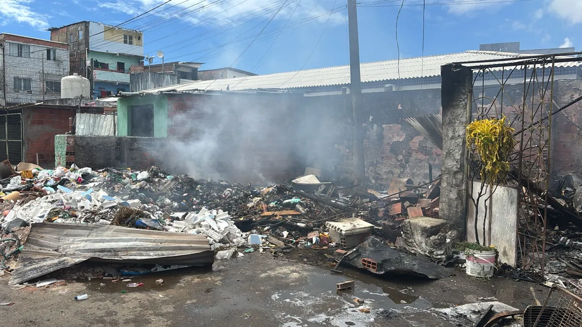 Comércio ficou destruído