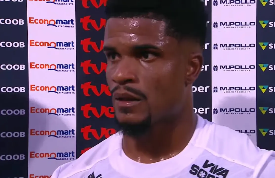 O lateral Jamerson reestreou pelo Vitória após quase 7 meses afastado por lesão