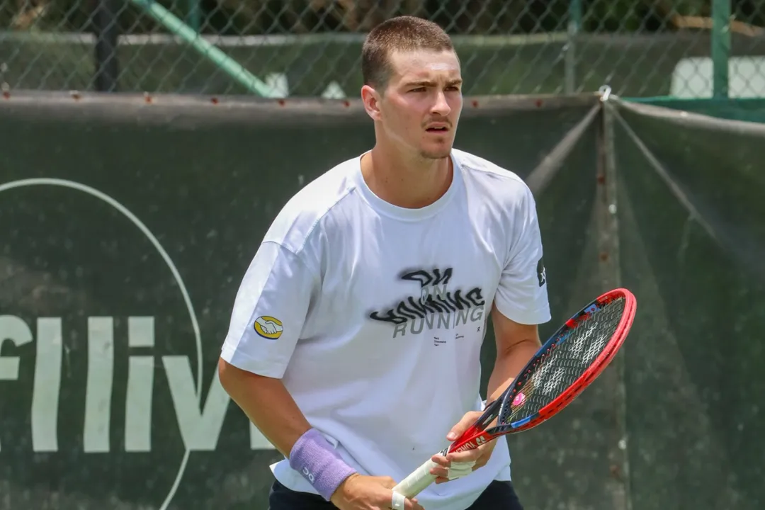 Tenista brasileiro João Fonseca vai precisar adiar estreia nas quadras em 2026