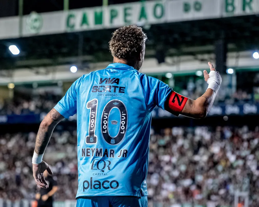 Neymar brilha com hat-trick e vira destaque no jornal AS após show