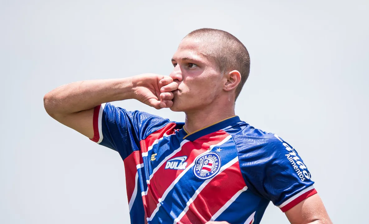 Dell comemorando gol pelo Bahia