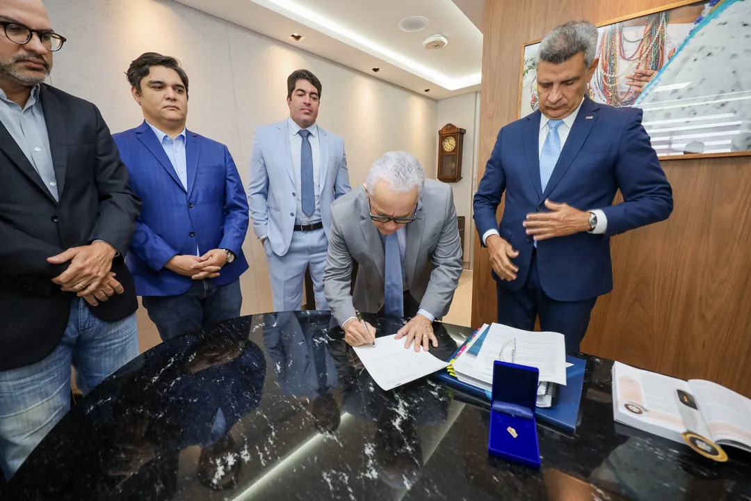 Josias Gomes assume cadeira no TCE