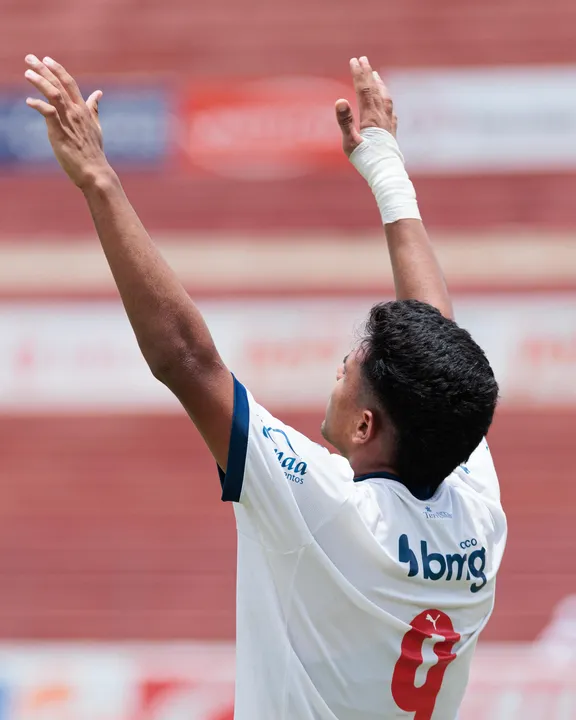 Imagem ilustrativa da imagem Jovem promessa do Bahia tem venda encaminhada para o Londrina