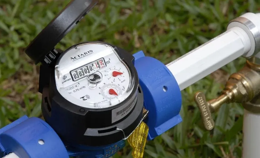 Imagem ilustrativa da imagem Lei determina que hidrômetros devem ser instalados no lugar correto