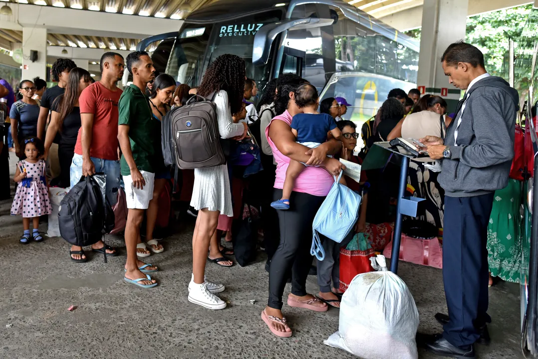 ID Jovem segue em 2026 oferecendo viagens gratuitas e meia-entrada para jovens de 15 a 29 anos