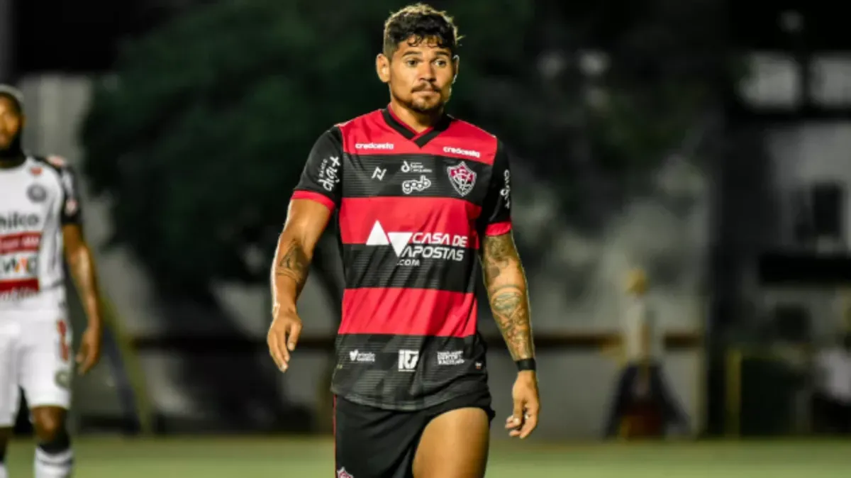 Léo Ceará pelo Vitória