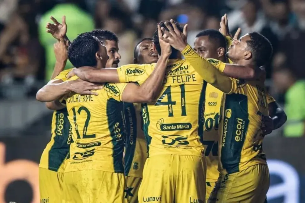 Carlos Eduardo, ex-atacante do Vitória, marcou nos acréscimos a vitória sobre o Vasco, assegurando o G-4 e a vaga do Mirassol no torneio continental