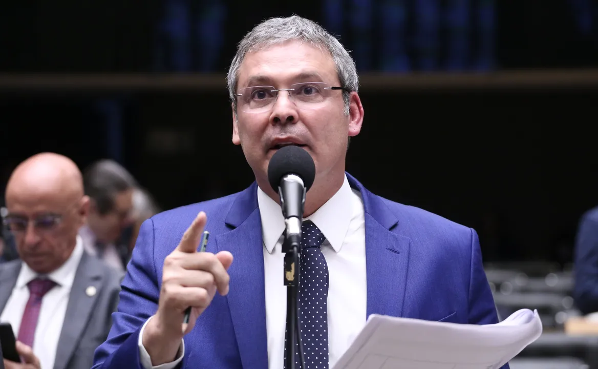 Lindbergh revelou estratégia para manter veto ao projeto.