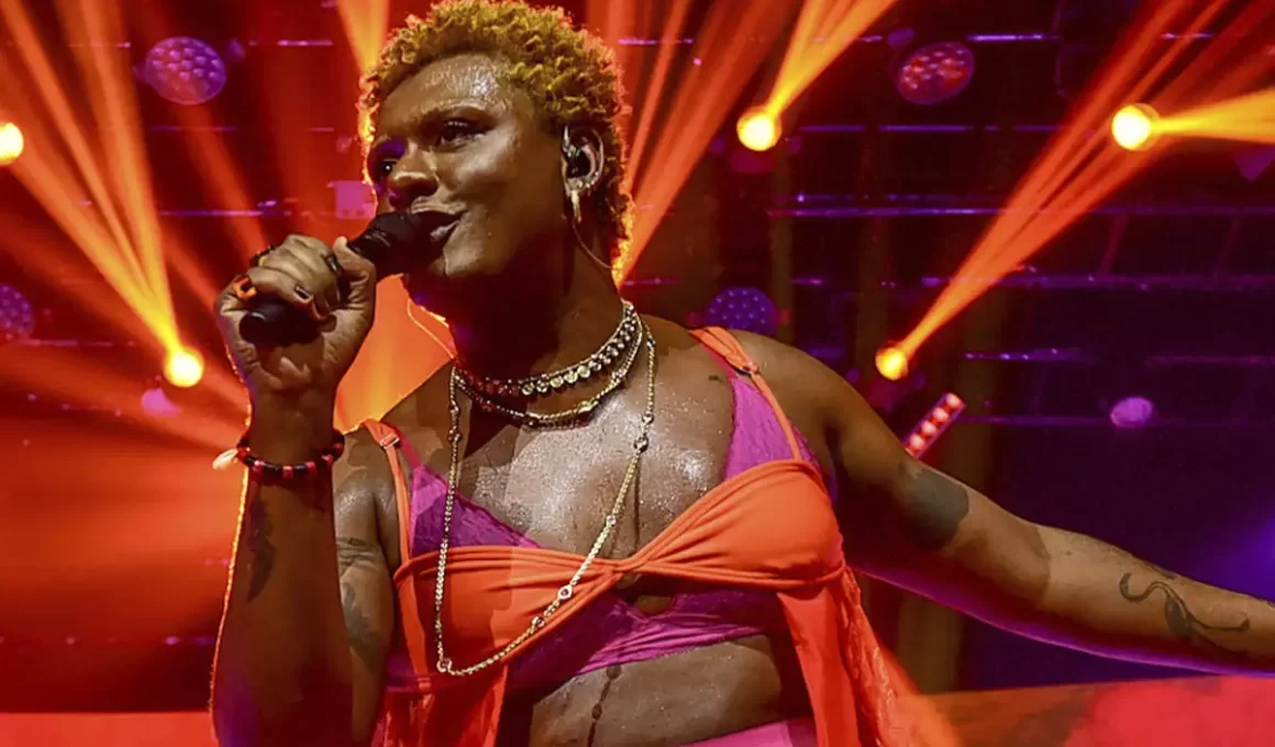 Artista anunciou a turnê de despedida do álbum em coletiva de imprensa