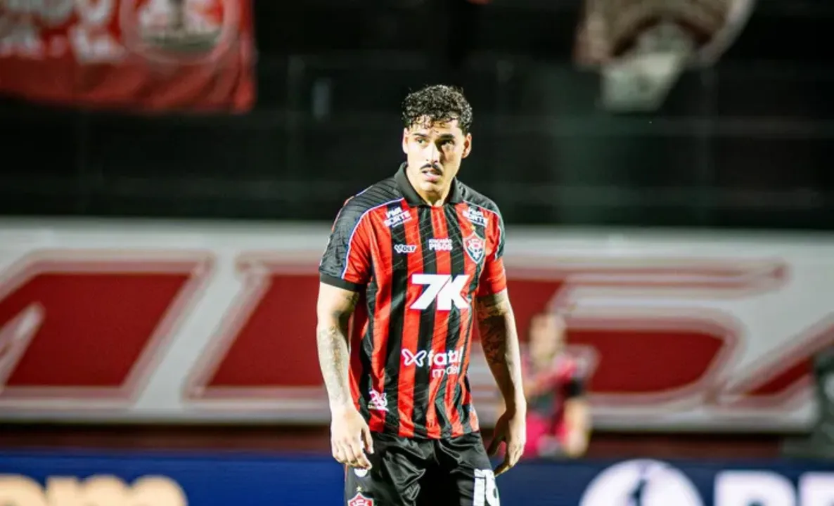 Lucas Halter em campo pelo Vitória