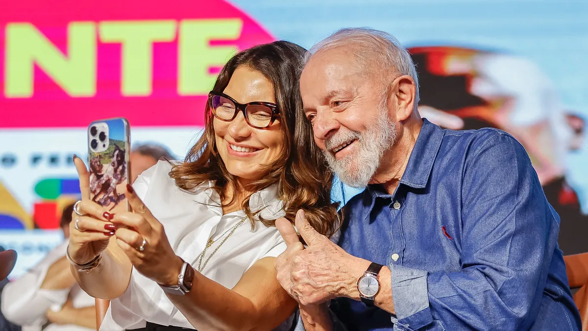 Primeira-dama Janja e presidente Lula (PT) durante evento do governo federal