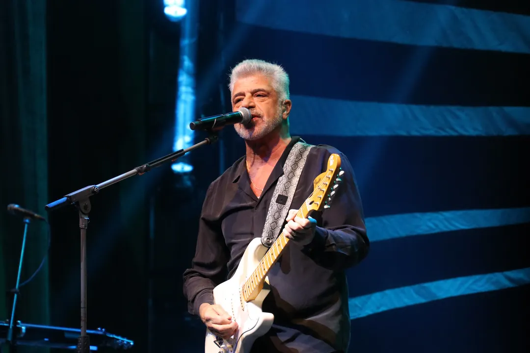 Cantor Lulu Santos durante show