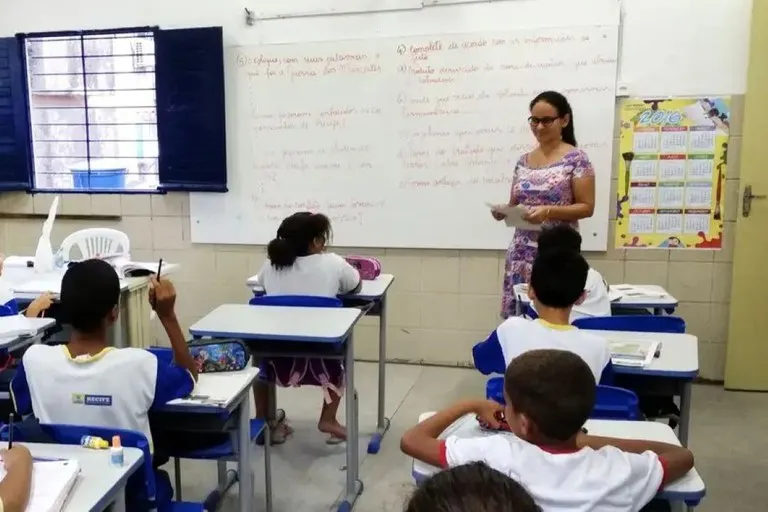 Imagem ilustrativa da imagem Maioria dos professores do ensino básico não pagará IR na Bahia em 2026
