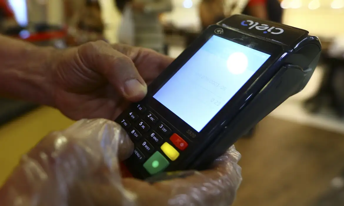 Imagem ilustrativa da imagem Mais de R$ 100 mil roubados por cartões clonados são recuperados