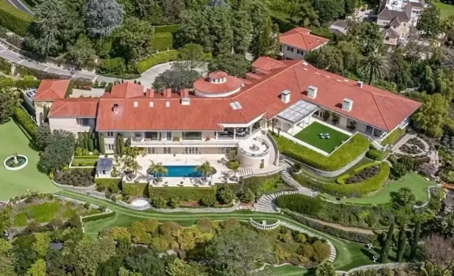 A Villa Dei Fiori, em Bel Air, está à venda por R$ 815 milhões