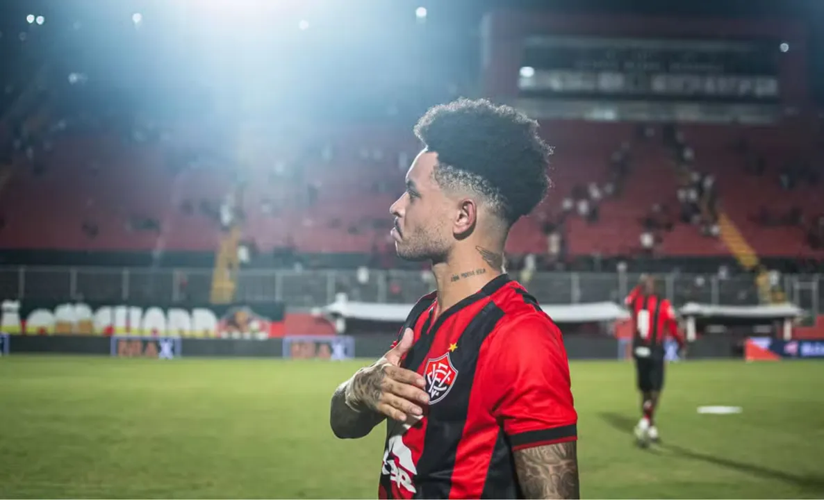 Matheuzinho em campo no Barradão