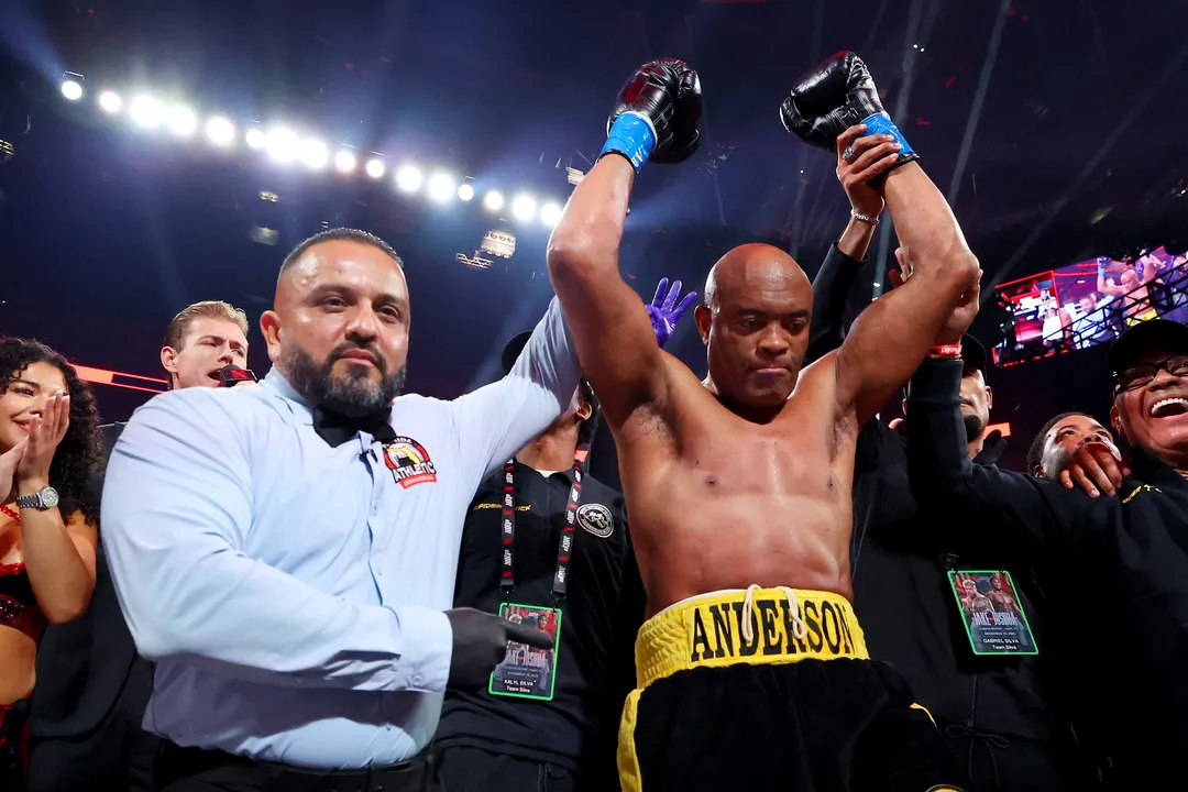 Cubano pede luta de boxe contra Anderson Silva após vitória histórica