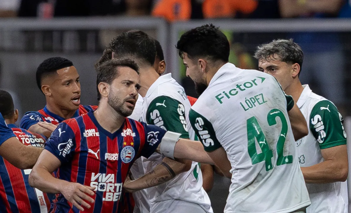 Flaco López, um dos jogadores mais valiosos do Brasil, em jogo contra o Bahia