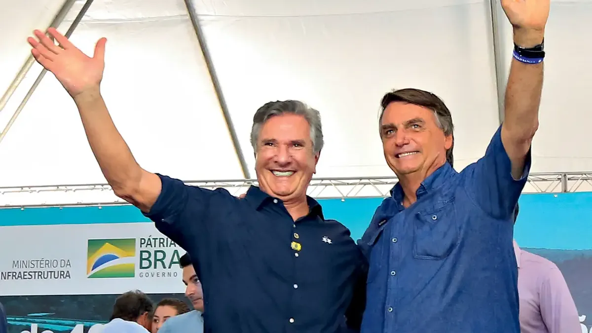 Collor cumpre prisão domiciliar humanitária.