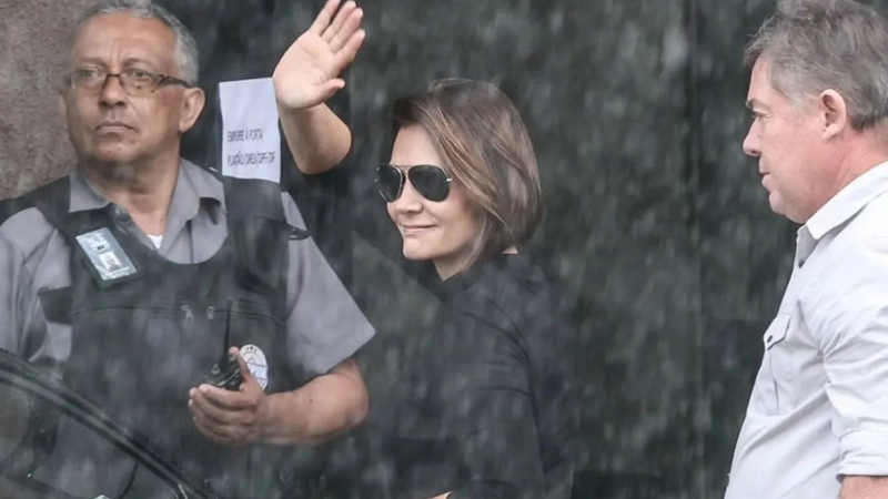 Chegada de Michelle Bolsonaro à PF