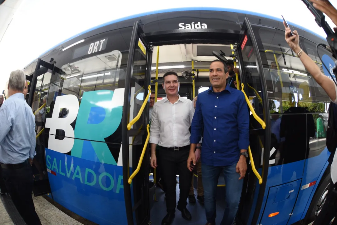 Prefeito durante entrega trecho 2 do BRT de Salvador
