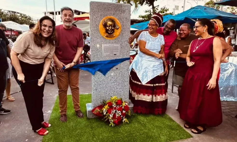 Imagem ilustrativa da imagem Monumento em homenagem a Cira do Acarajé é inaugurado em Itapuã
