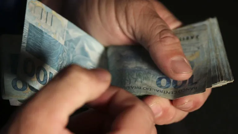 Pagamento é feito no dia 15 de junho