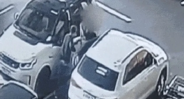 Imagem ilustrativa da imagem Mulher é sequestrada em estacionamento de supermercado