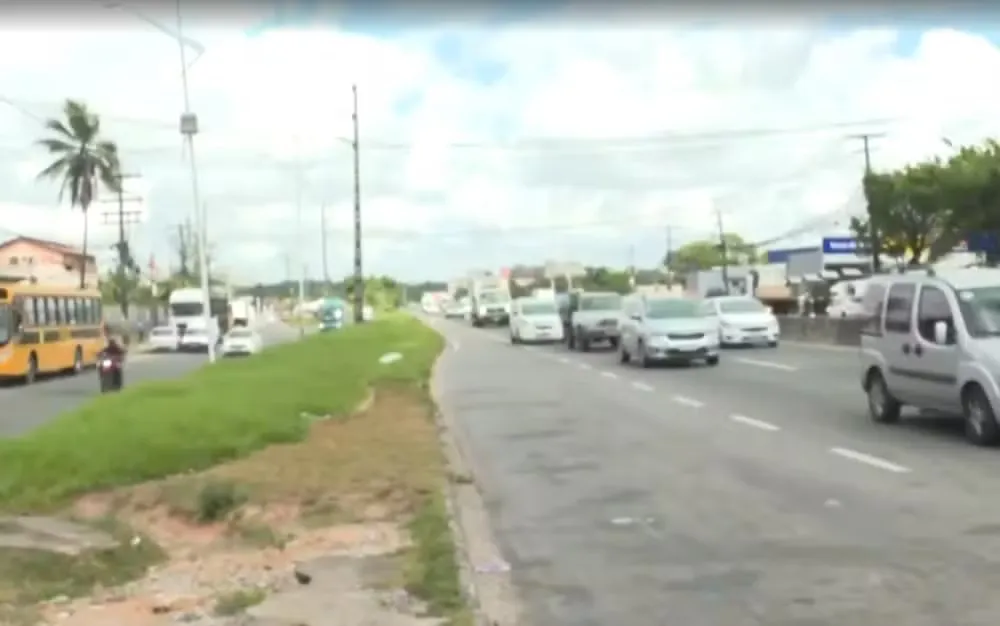 Imagem ilustrativa da imagem Mulher morre ao atravessar rua após desistir de usar passarela