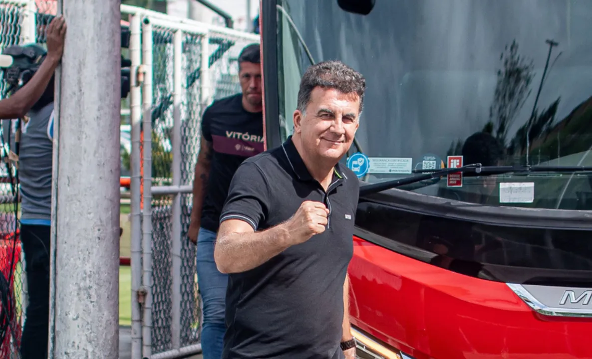 Imagem ilustrativa da imagem "Não acertamos": Fábio Mota expõe desgaste no Vitória após permanência