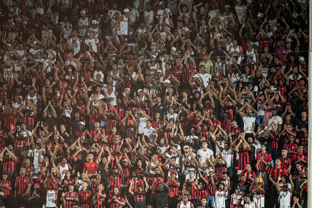 Torcida do Vitória esgotou ingressos para partida contra o Mirassol