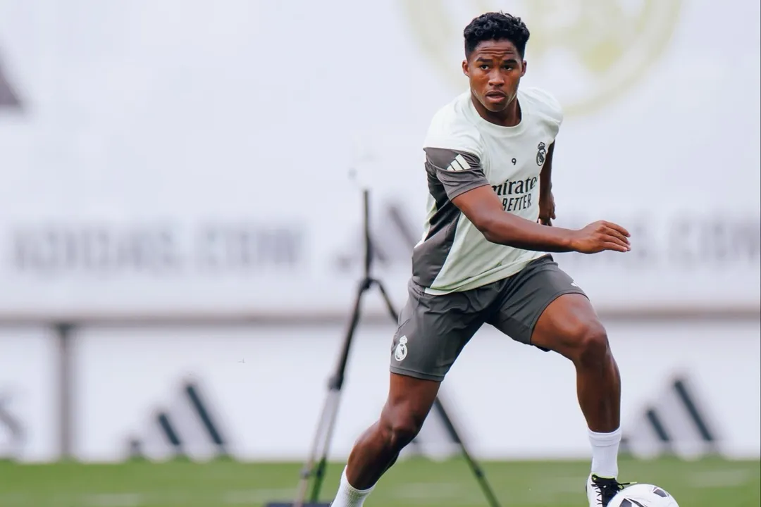 Imagem ilustrativa da imagem Novo legado? Endrick chega ao Lyon para manter tradição brasileira