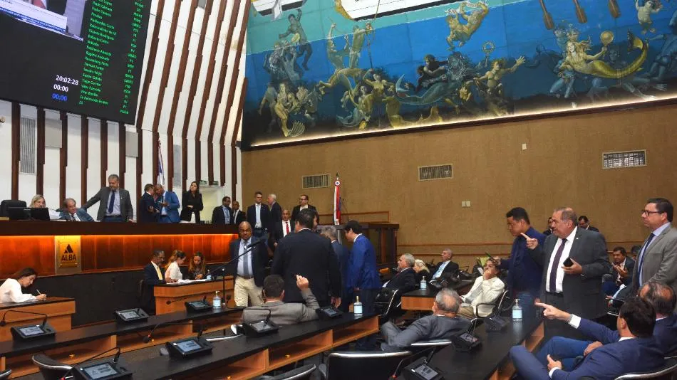 Plenário da Assembleia Legislativa da Bahia; deputados retomam atividades nesta terça-feira, 3