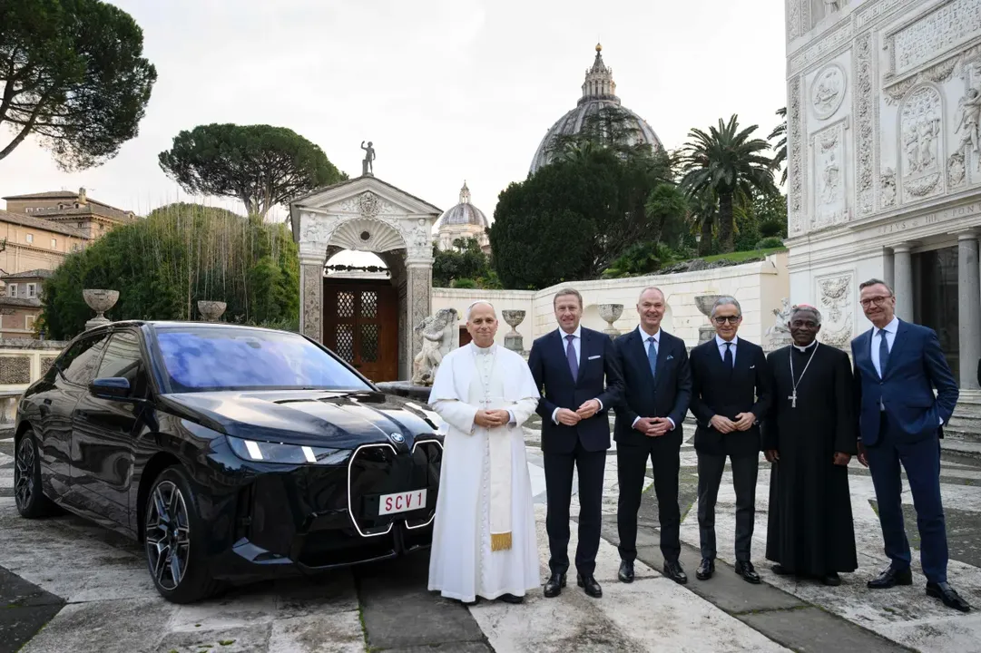 Veículo foi entregue pela BMW em Roma