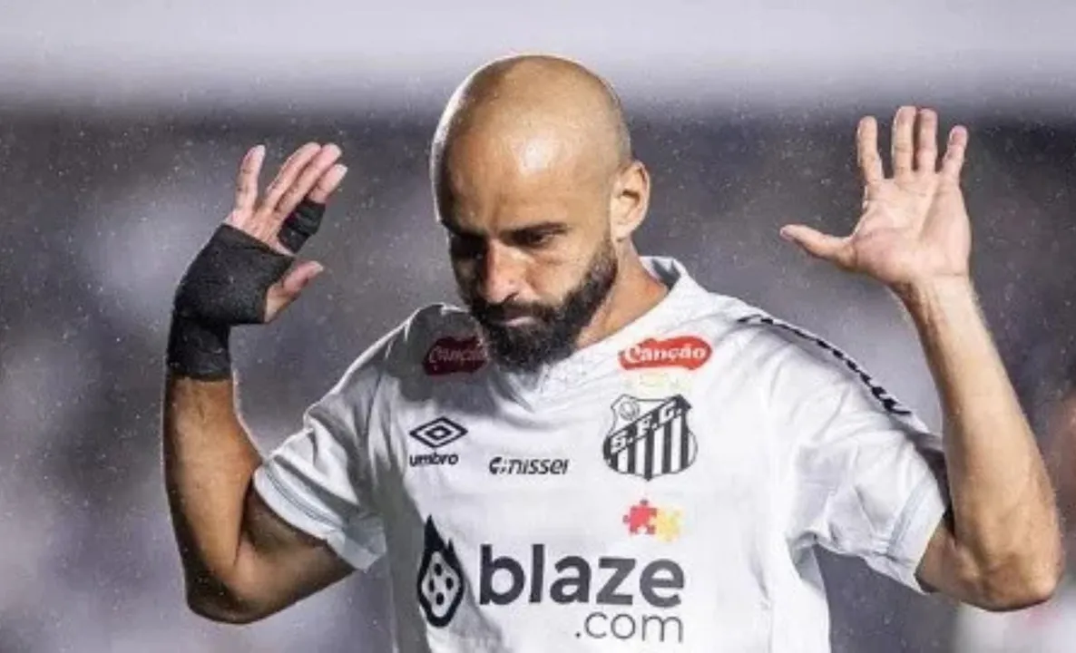 Thaciano em campo pelo Santos