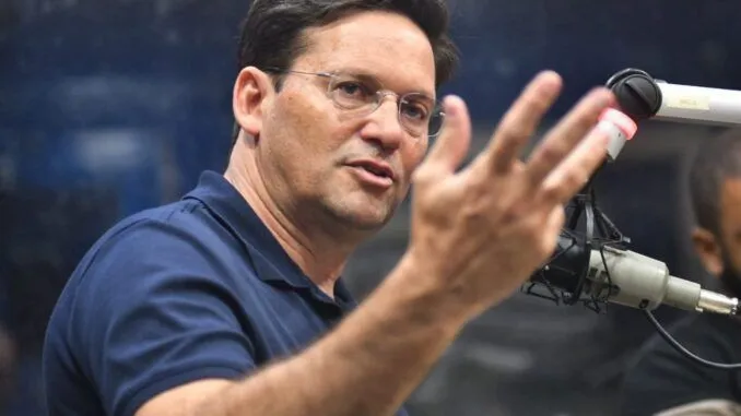 João Roma condenou cassação de mandatos de Eduard Bolsonaro e Alexandre Ramagem.